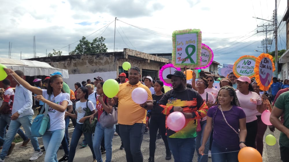 En Buroz realizaron caminata en rechazo al acoso escolar y maltrato infantil