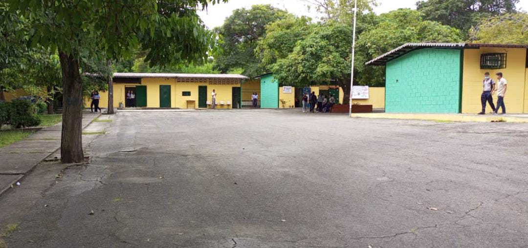 628 adolescentes beneficiados con la recuperación del Liceo Bolivariano Jacinto Lara en Palavecino