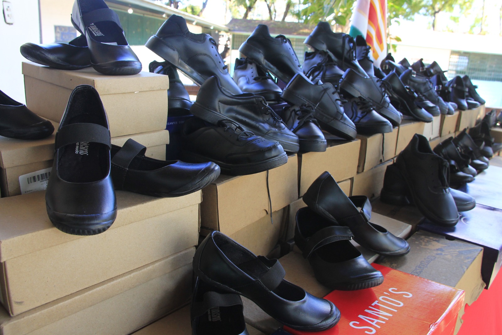 En Lara: Plan Z distribuye 365 pares de zapatos en el Grupo Escolar Venezuela