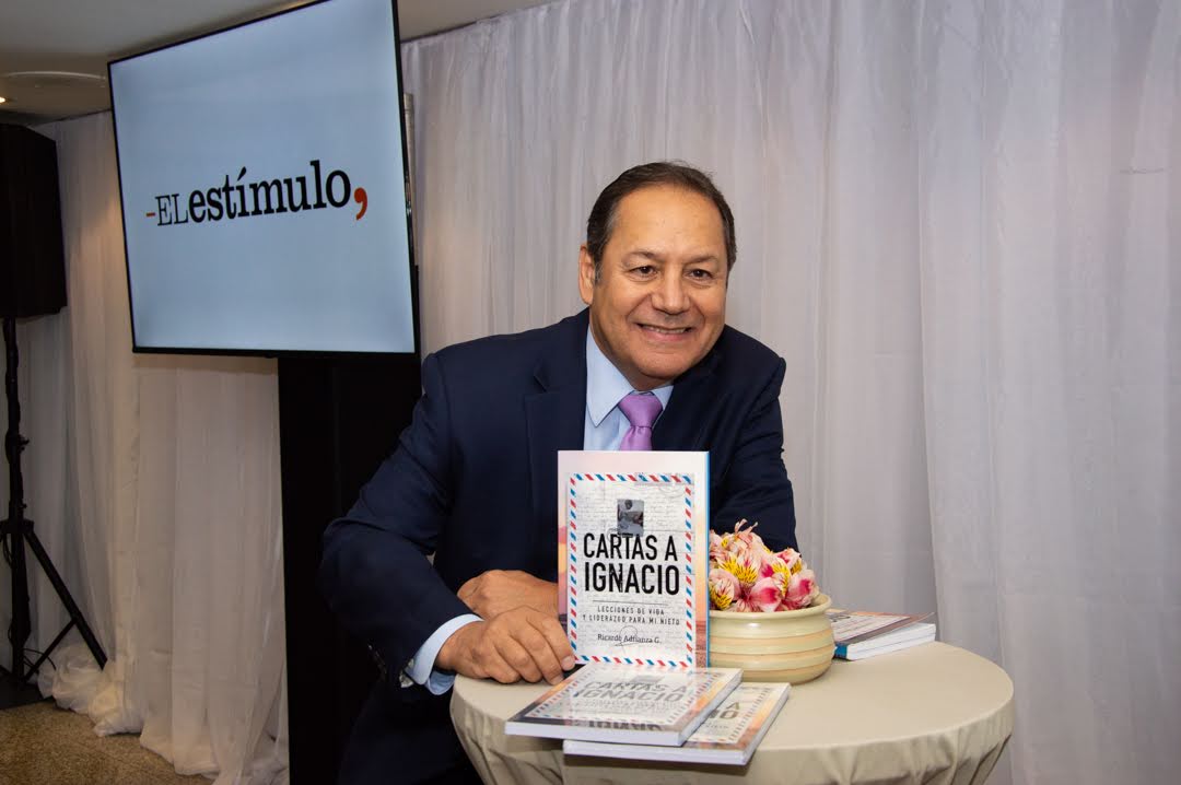 Bautizado libro “Cartas a Ignacio” de Ricardo Adrianza