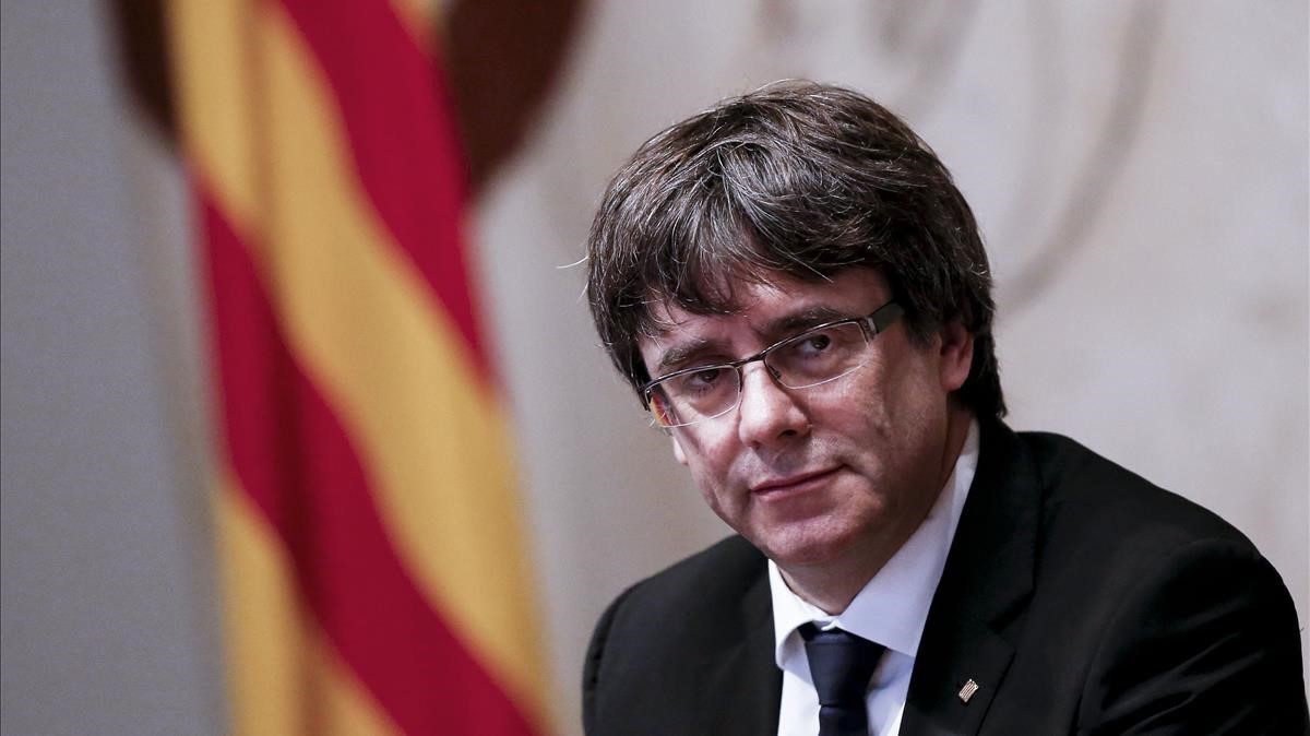 Miles de personas piden unidad y diálogo para solucionar conflicto Catalán