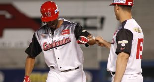 Tigres de Aragua - Cardenales de Lara - Henry Urrutia - 25-10-17 (19)