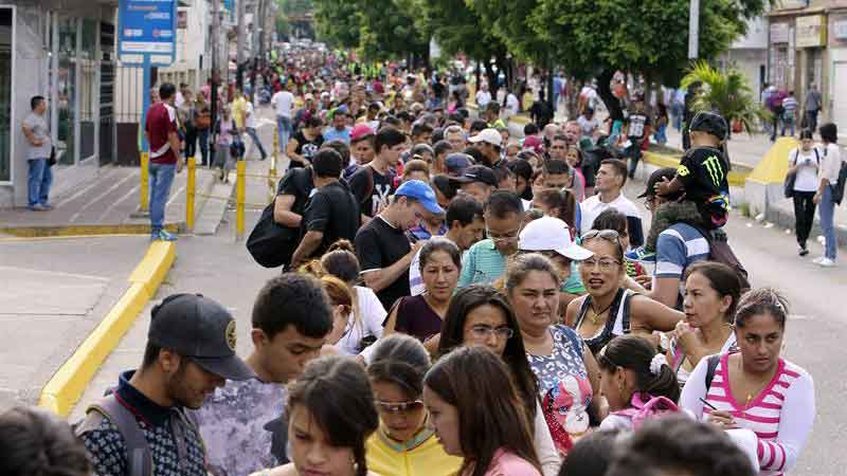 Colombia otorgará permiso de salud y empleo a venezolanos