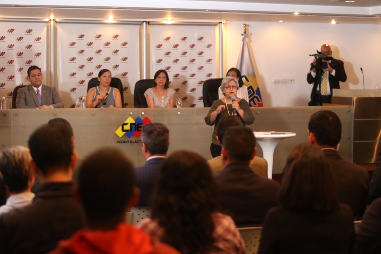 Tibisay Lucena: Ningún país brinda las garantías que tiene el sistema electoral venezolano