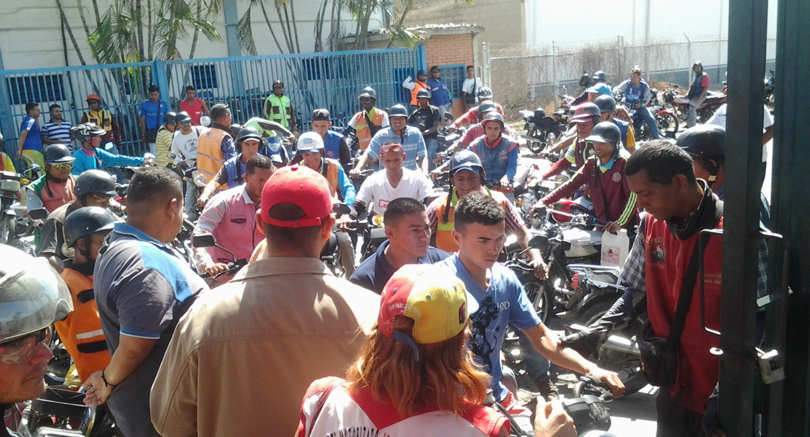 Más de 1.200 motorizados son atendidos con operativo de lubricantes 