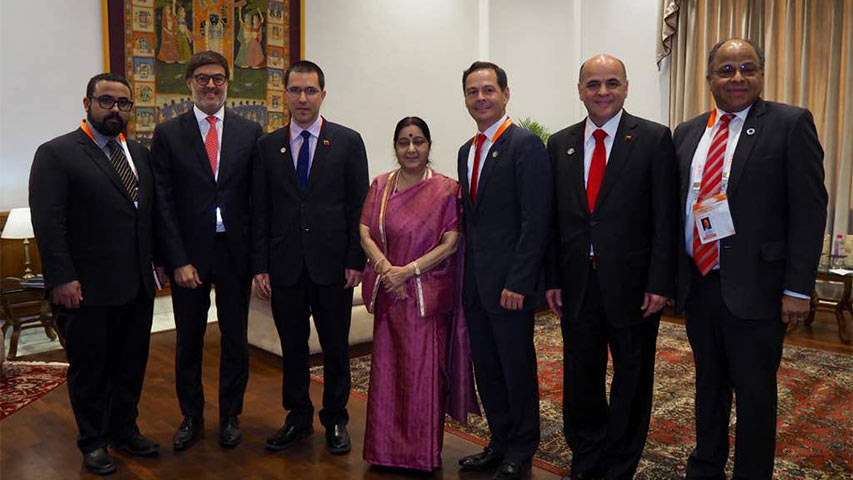 Venezuela recibe propuesta de la India para producir tractores