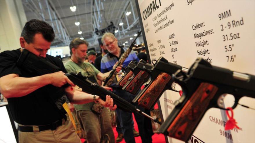 A dos semanas de la masacre de Florida, EEUU da pequeños pasos para controlar las armas