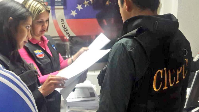 Detienen a tres funcionarios en Mérida por corrupción