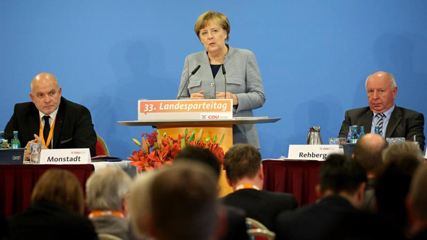 Alemanes apoyan la continuidad de Merkel, pero con restricciones al asilo
