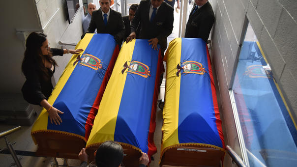 Trasladan cuerpos de periodistas del diario El Comercio secuestrados por la FARC a Ecuador