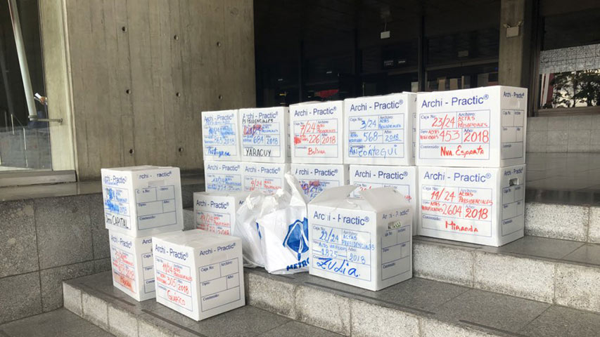 Falcón lleva pruebas al TSJ para impugnar elecciones del 20M