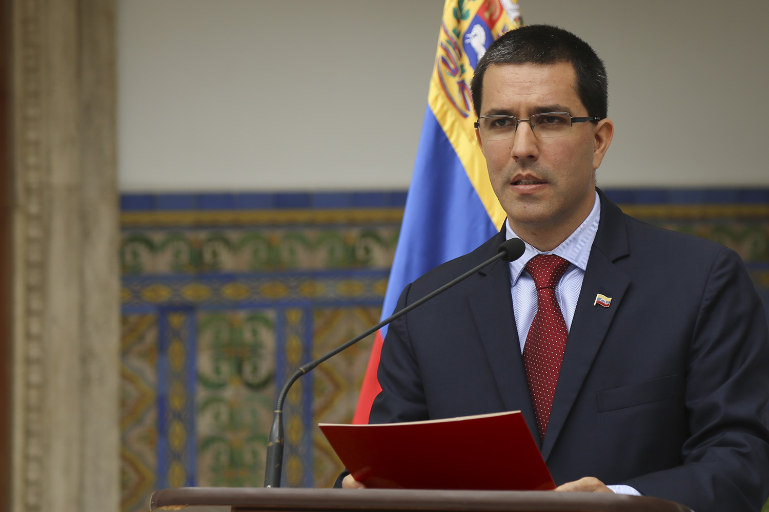 Arreaza instó a Colombia a asumir consecuencias por daños del narcotráfico