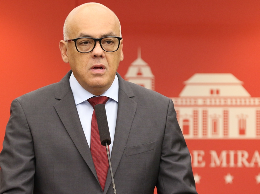 Ministro Rodríguez desmintió toma de la base aérea La Carlota
