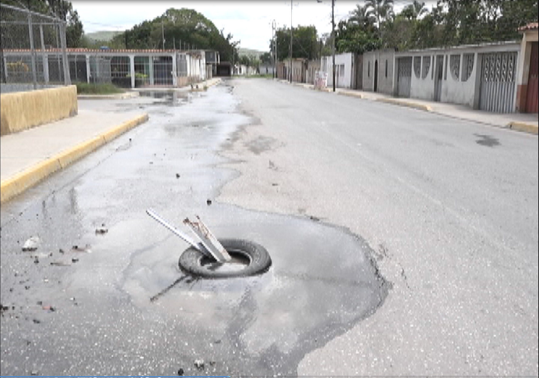 Habitantes de El Ujano siguen en protesta por brote de aguas blancas