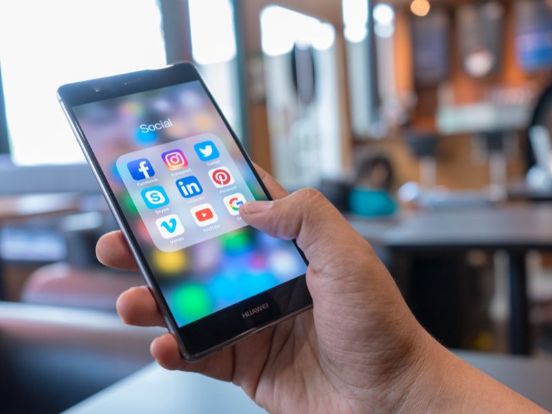 Preinstalación de aplicaciones de Facebook en dispositivos Huawei fue suspendida