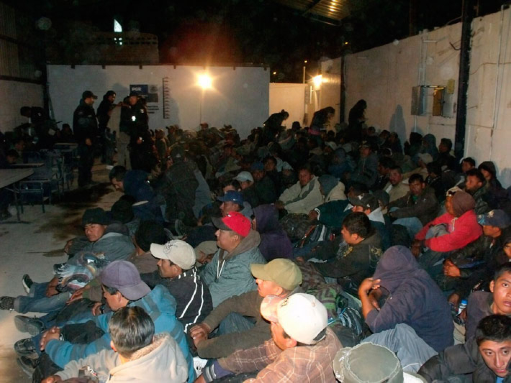 112 migrantes centroamericanos fueron detenidos en México dentro de un camión