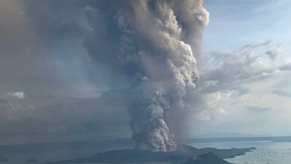 Evacuadas más de 24 Mil 500 personas tras erupción del volcán Taal en Filipinas