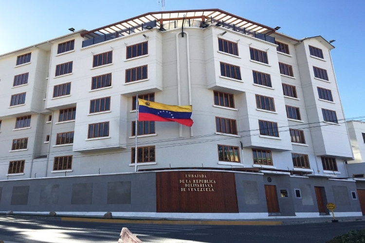 Venezuela recupera sede diplomática en la capital de Bolivia