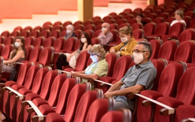 Exhibidores de películas estiman que pueden reaperturar salas de cines para el 30 de noviembre