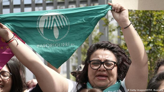 La Corte Constitucional de Ecuador vota para despenalizar el aborto en casos de violación