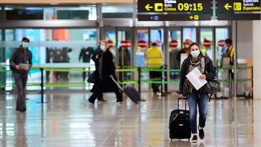 $300 de multa para viajeros que lleguen a Puerto Rico sin prueba negativa de covid-19