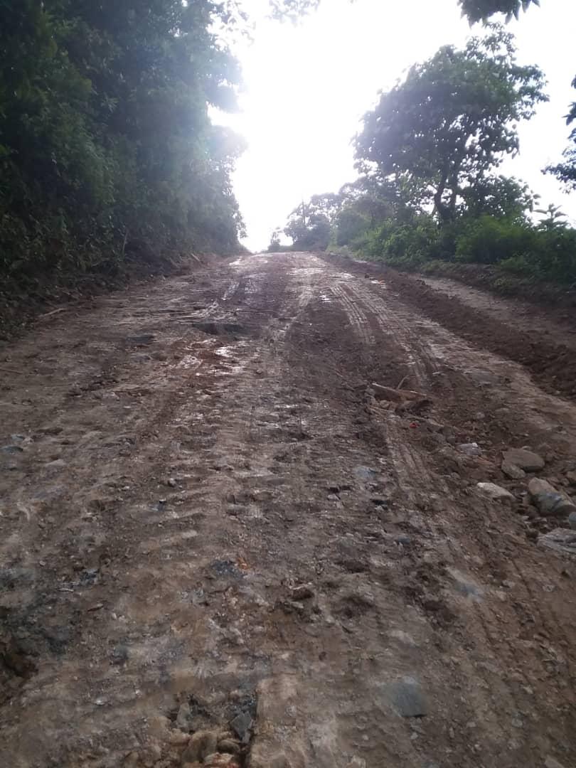 Iniciaron trabajos de rehabilitación vial luego del desbordamiento de la quebrada Bajumbal en Crespo
