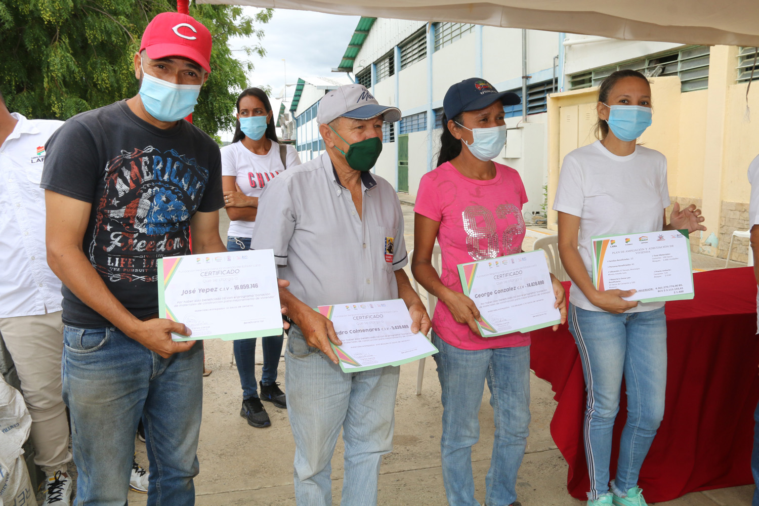 Funrevi otorga materiales de construcción para familias del municipio Morán