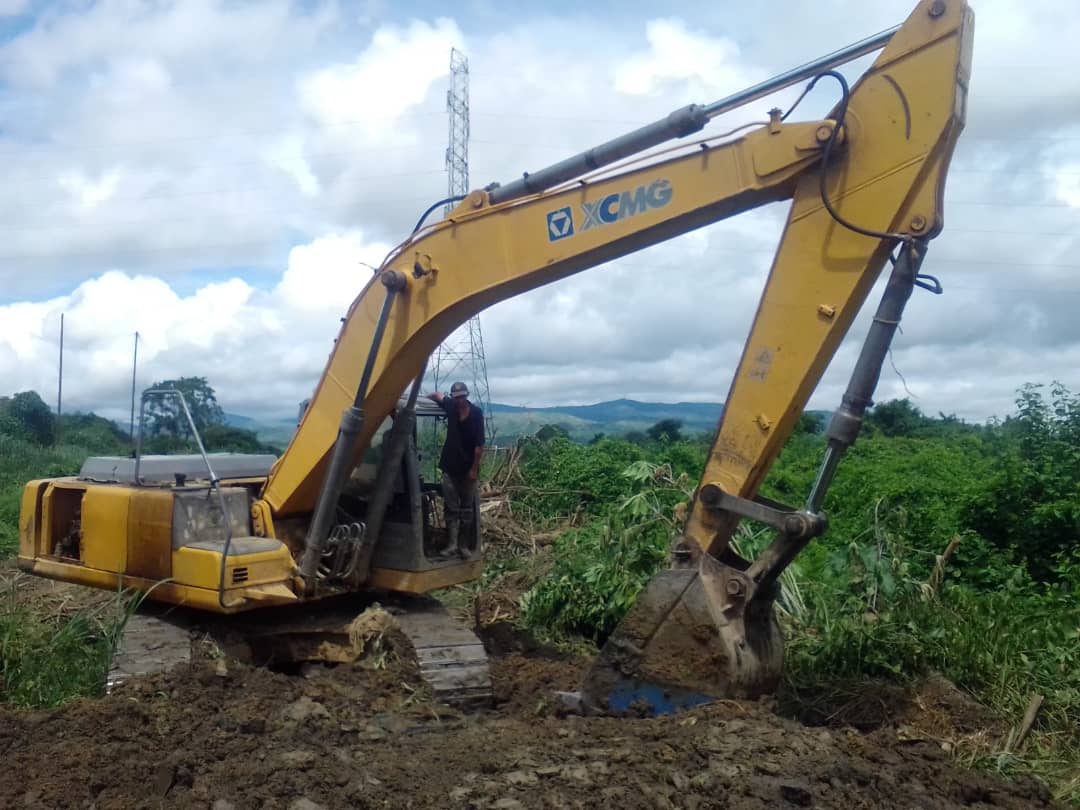 Invilara ejecuta remoción de desechos en quebrada La Montaña de Palavecino