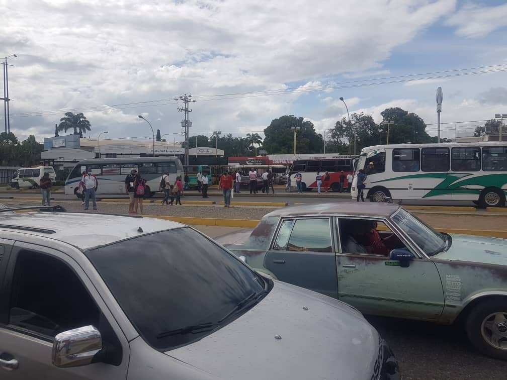 Transportistas protestan en el oeste de Barquisimeto por falta de combustible