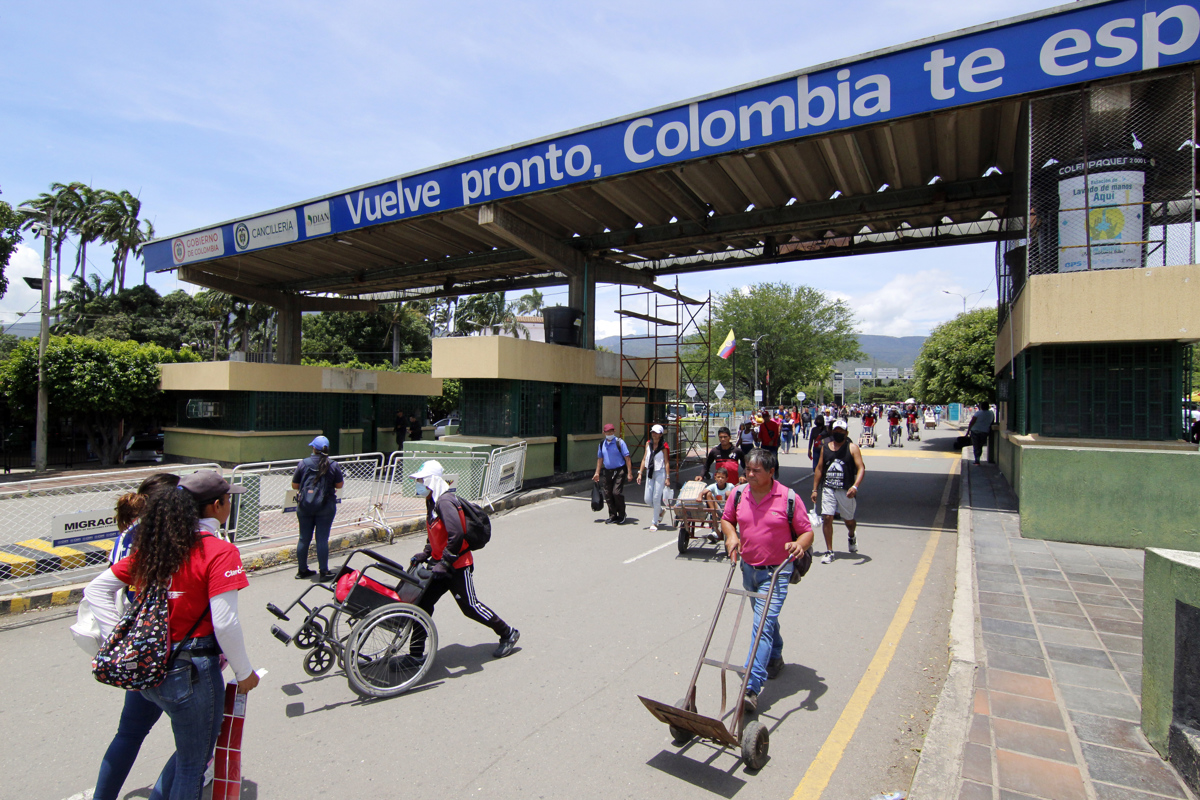 Ministros de Venezuela y Colombia trazan hoja de ruta para reactivar transporte