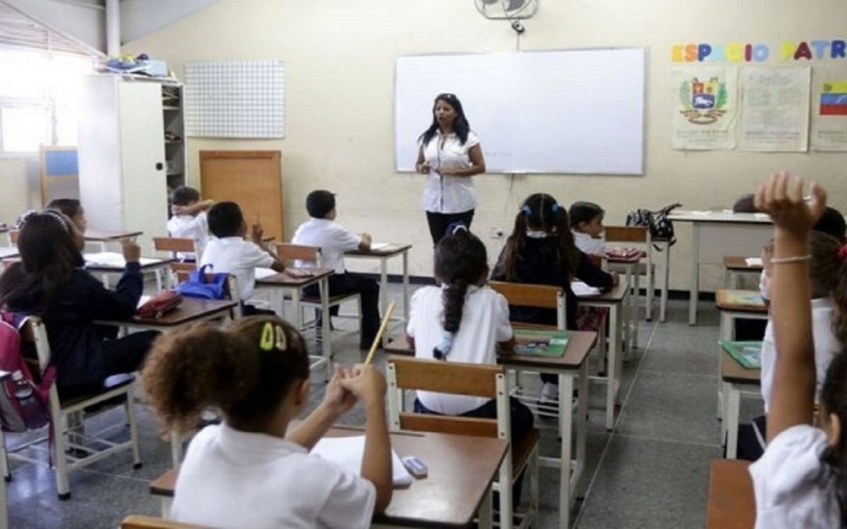 Ministra de Educación: clases comienzan el 3 de octubre