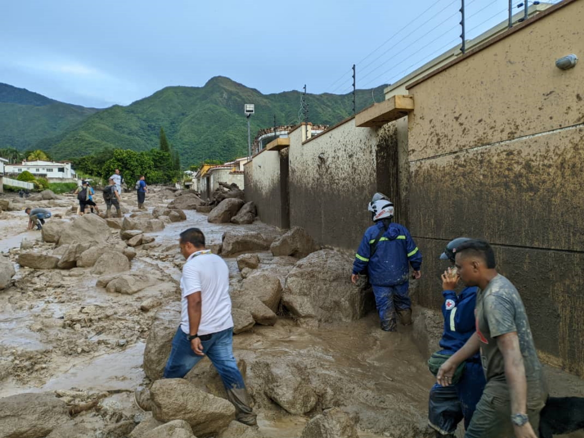 Continúan labores de recuperación en zonas afectadas de El Castaño