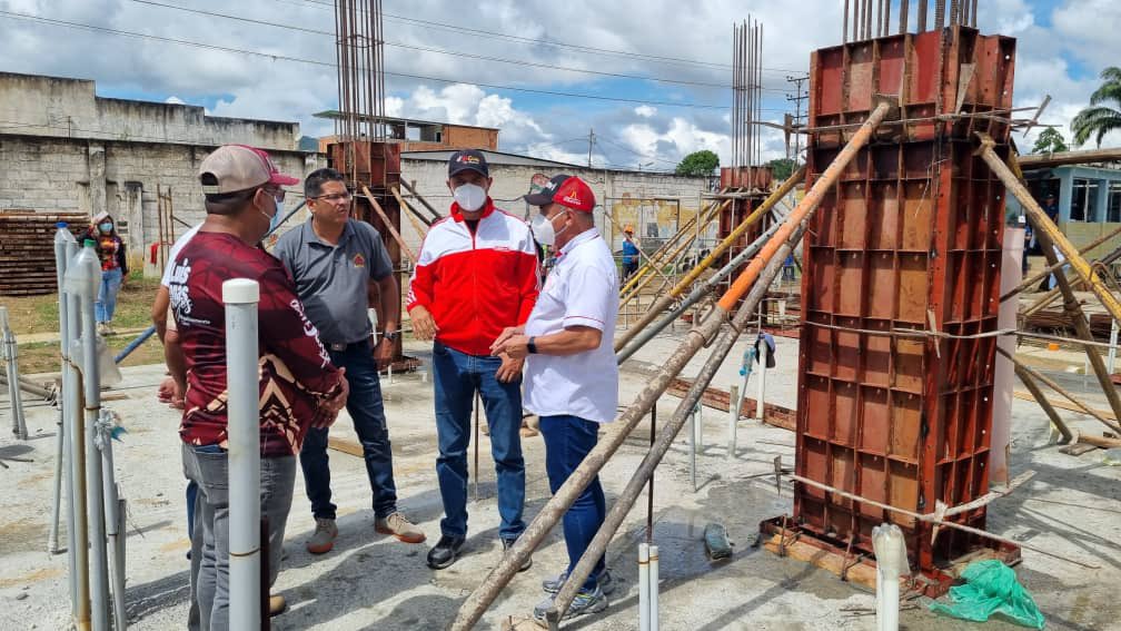 Autoridades inspeccionaron construcción del Urbanismo 13 de Abril en Unión