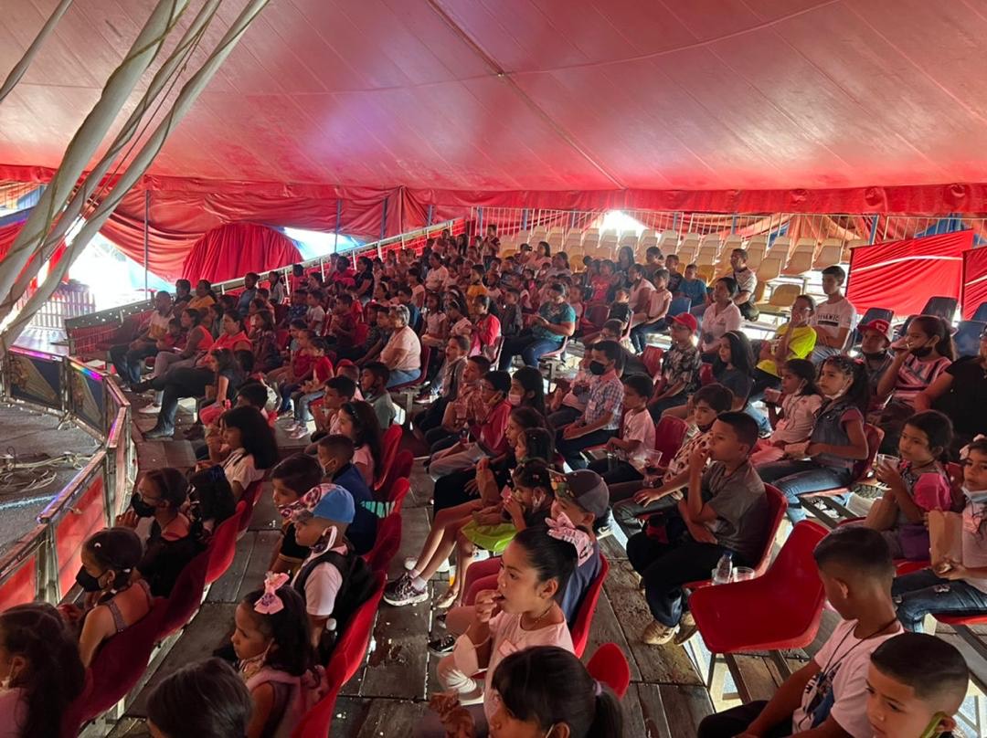 Niños de Río Claro y Las Tinajitas disfrutaron de la magia del circo