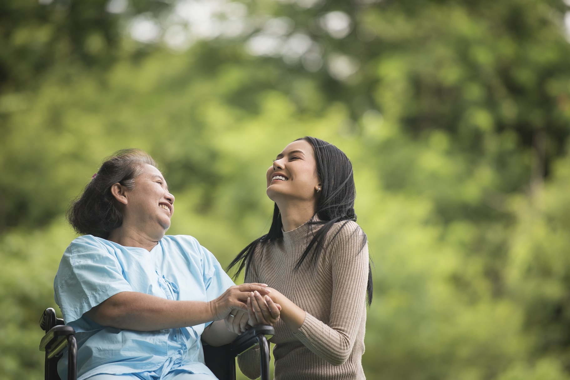 Claves para una comunicación efectiva con un abuelo con trastornos neurocognitivos