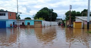 Más de 600 viviendas inundadas tras desbordamiento de río en Sucre