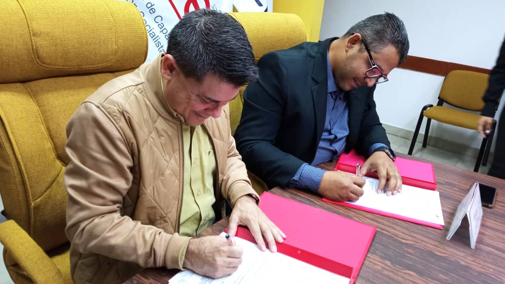 Inces firmó convenio de formación con el CNTI y con la UNETI