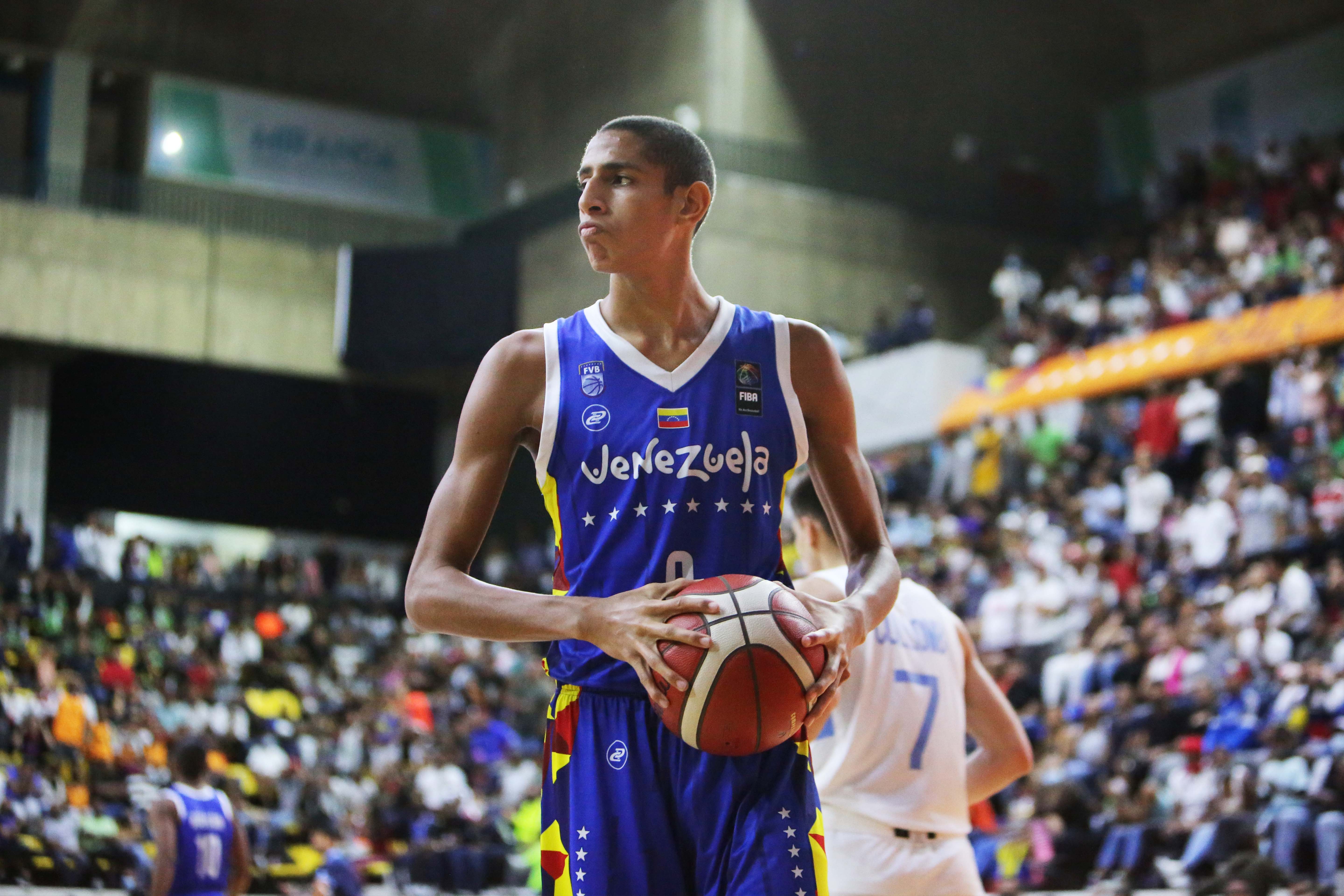 Joven venezolano Jonathan Griman en la NBA Academy Latin America
