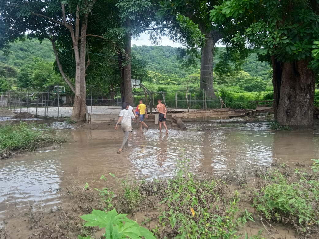 Onda tropical 49 generó afectaciones en Palmarito del municipio Torres