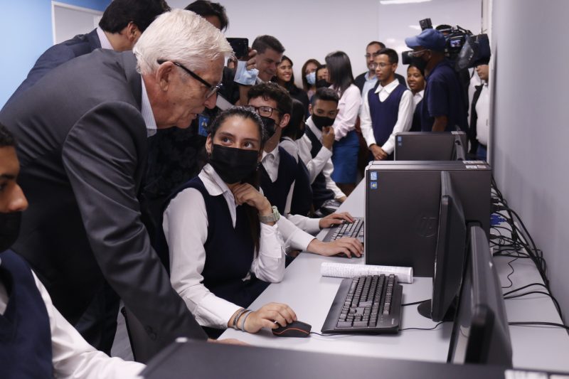 Inces y Fundación Telefónica renuevan alianza con la apertura de una Sala Digital