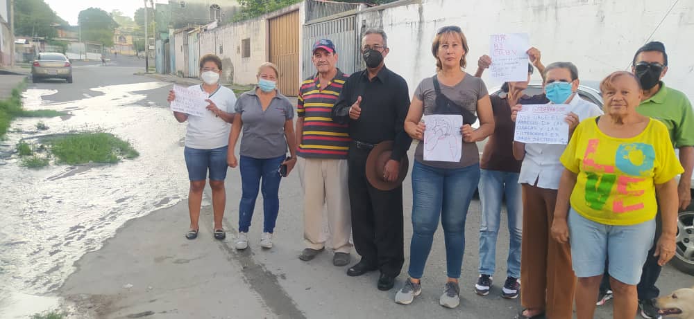 Familias de Santa Rosa en riesgo por bote de aguas blancas y servidas