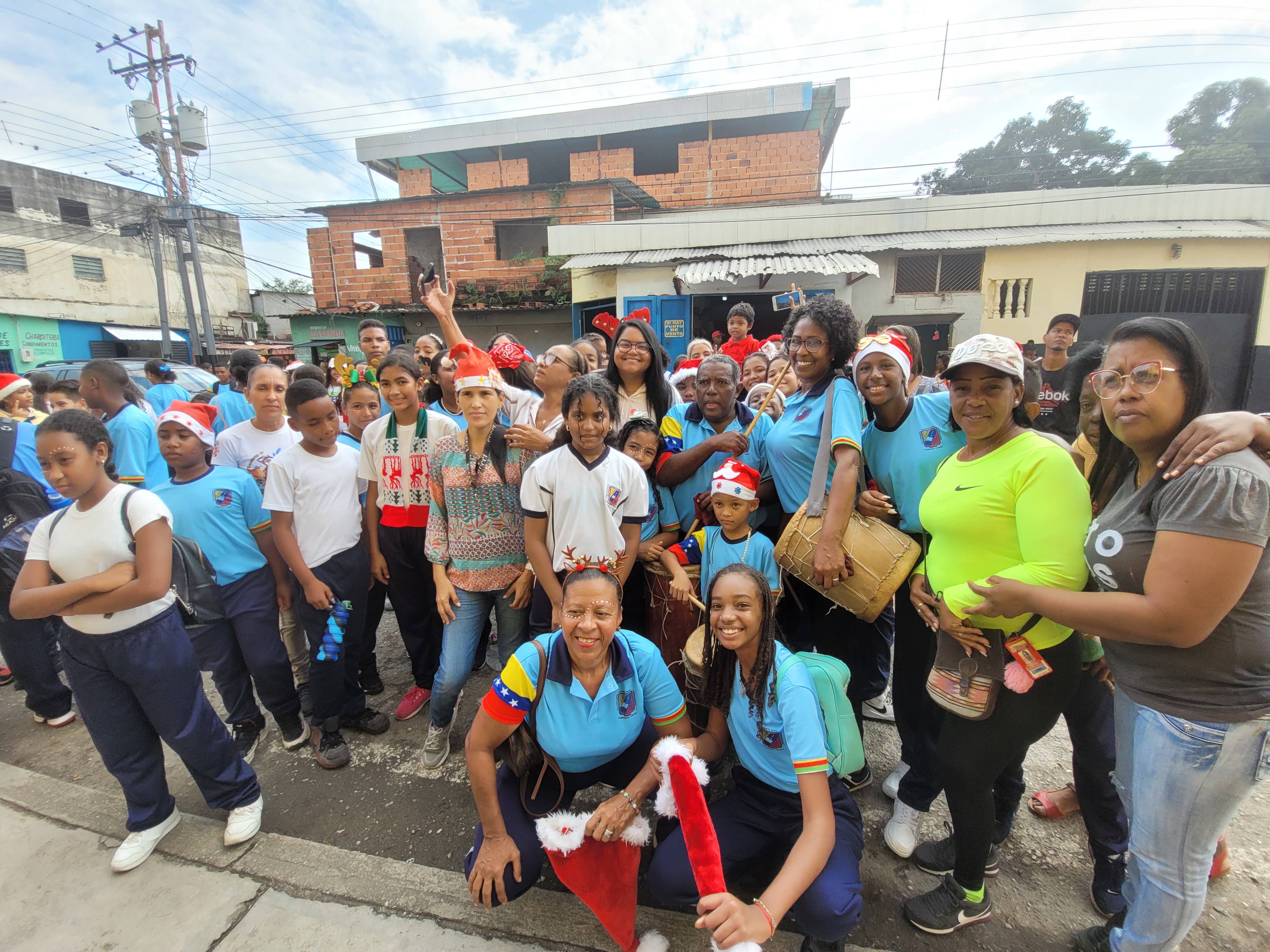Estudiantes de la U.E "Pedro Vicente Sosa" realizaron parrandon navideño