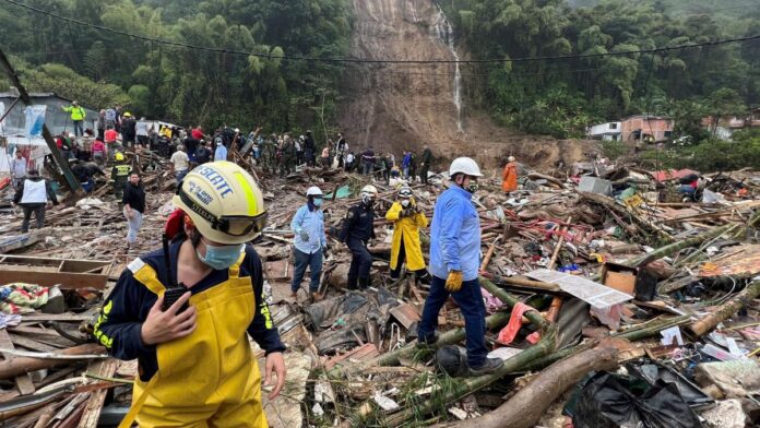 Ascienden a 27 los fallecidos tras deslizamiento de tierra en Colombia