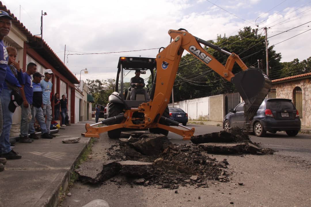 Hidrolara adquiere retroexcavadora para obras de envergadura en el estado Lara