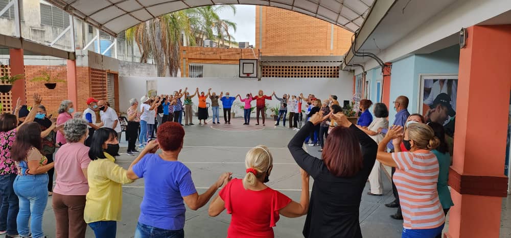 Más de 60 adultos mayores del IMDES celebraron el Día del Amor y la Amistad