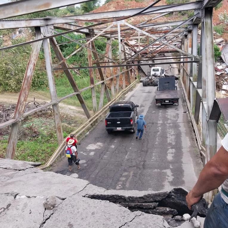 Dos fallecidos dejaron deslave tras lluvias en el estado Mérida