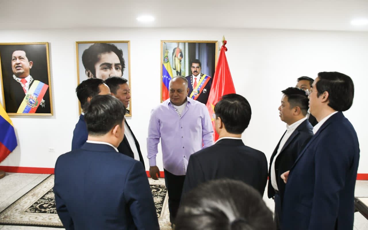 Diosdado Cabello recibió a la delegación del Partido Comunista de Vietnam