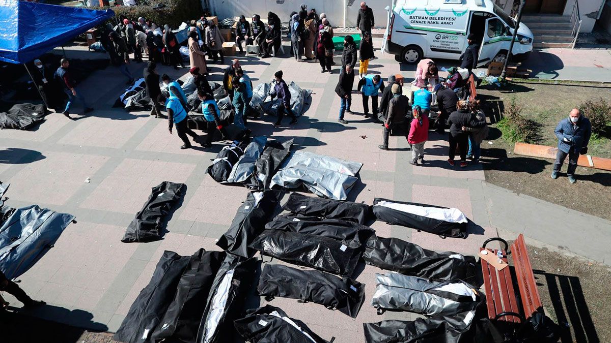 Casi 22 mil muertos mientras continúa la búsqueda de sobrevivientes en Turquía y Siria