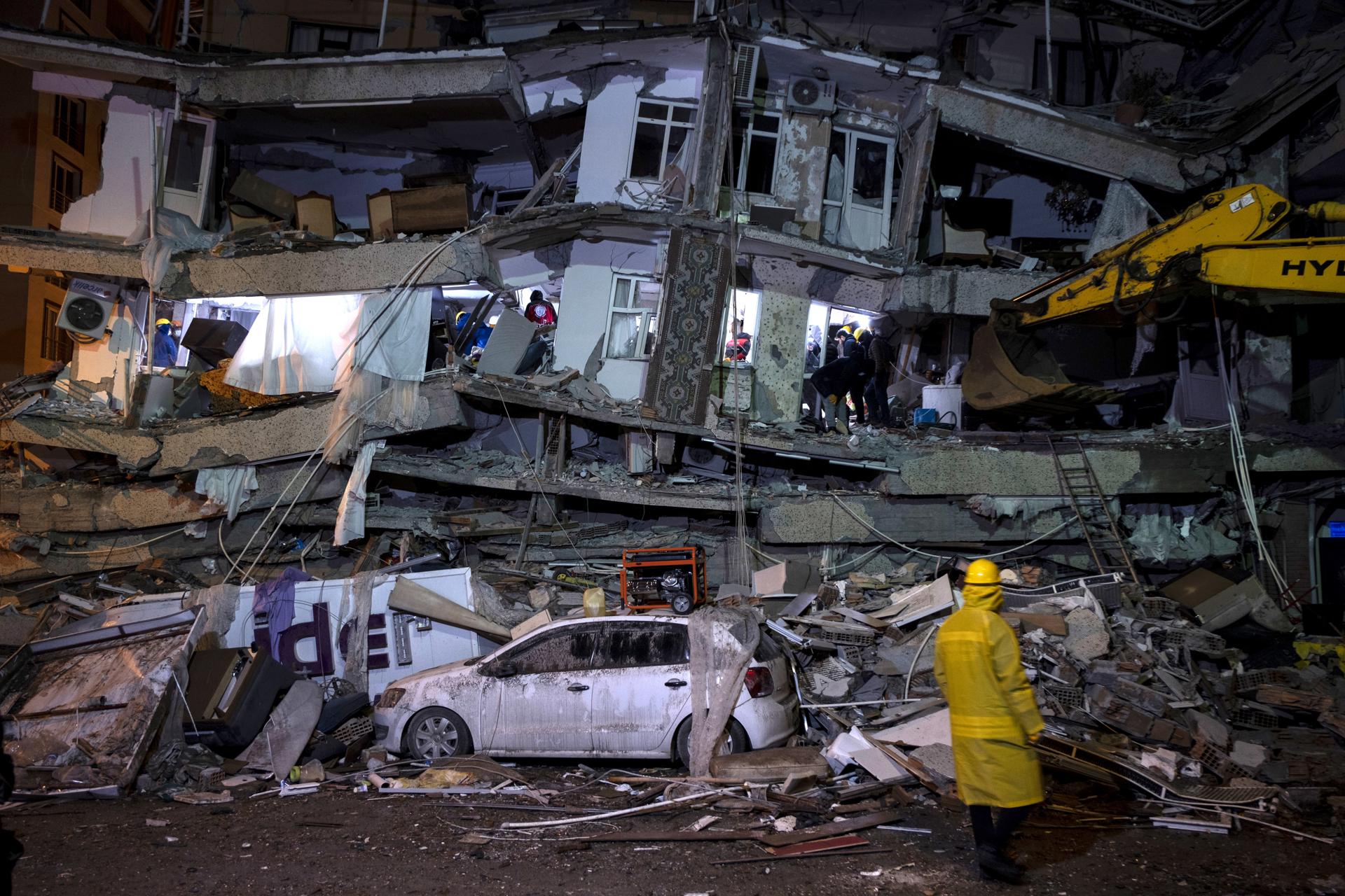 Contabilizan 35 mil fallecidos tras terremotos en Turquía y Siria
