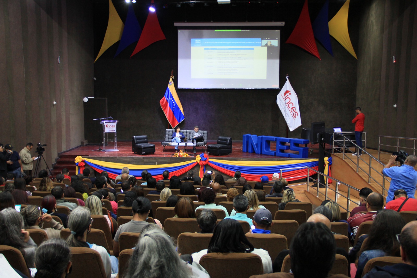 Conversatorio sobre temas de formación técnica profesional convocó a expertos en el tema